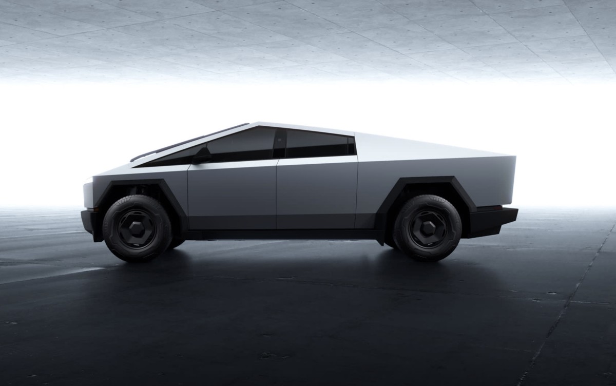 Elon Musk diz que Tesla está fazendo algo mais legal que uma minivan