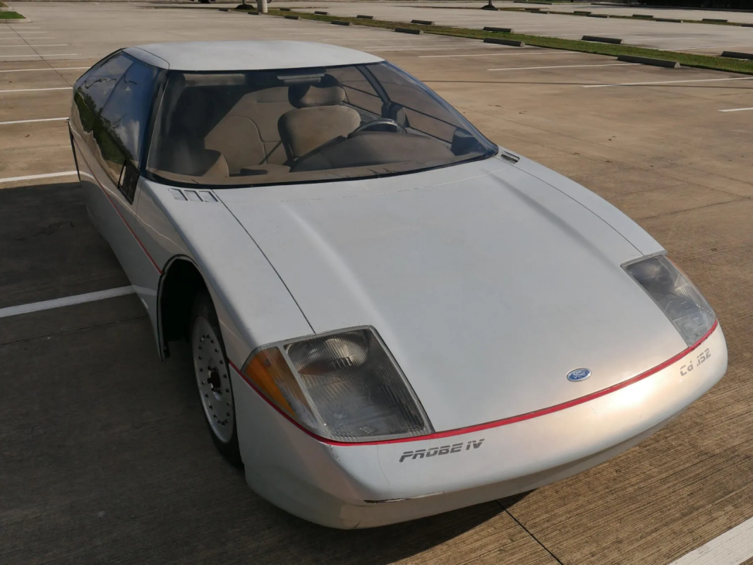 Este Ford Sedan 1983 é mais aerodinâmico do que os EVs de hoje – e está à venda