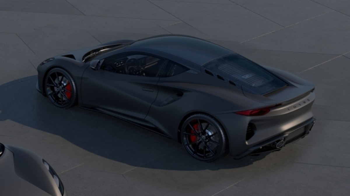 Lotus Emira Scura é uma edição limitada escura com manual V6