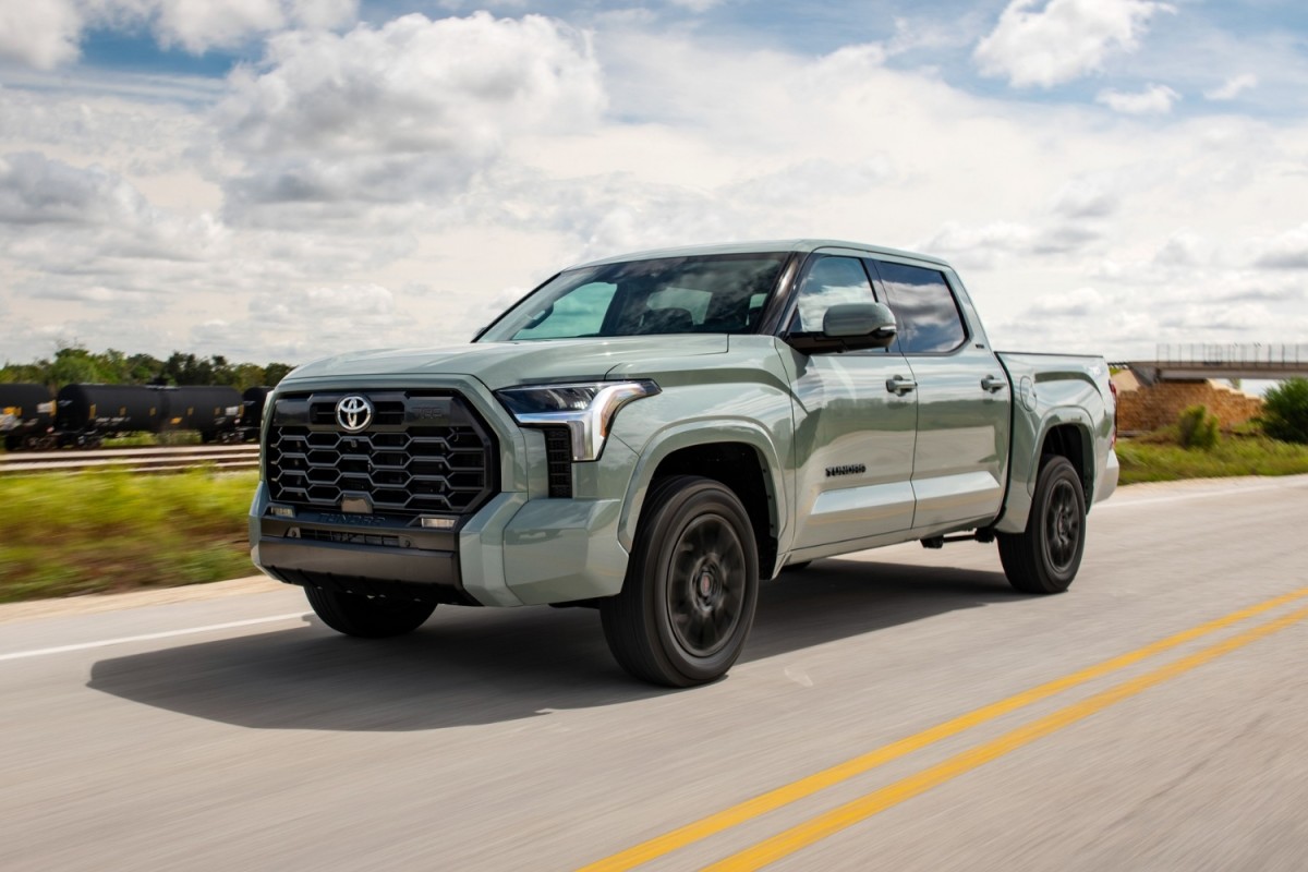 O Japão quer Toyotas fabricados nos EUA – então eles estão convertendo-os para volante à direita