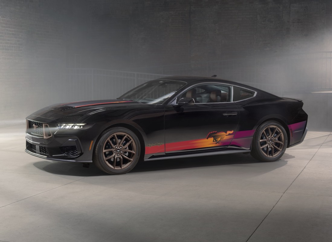 Ford Mustang TLD Edition troca potência V8 por listras e decalques