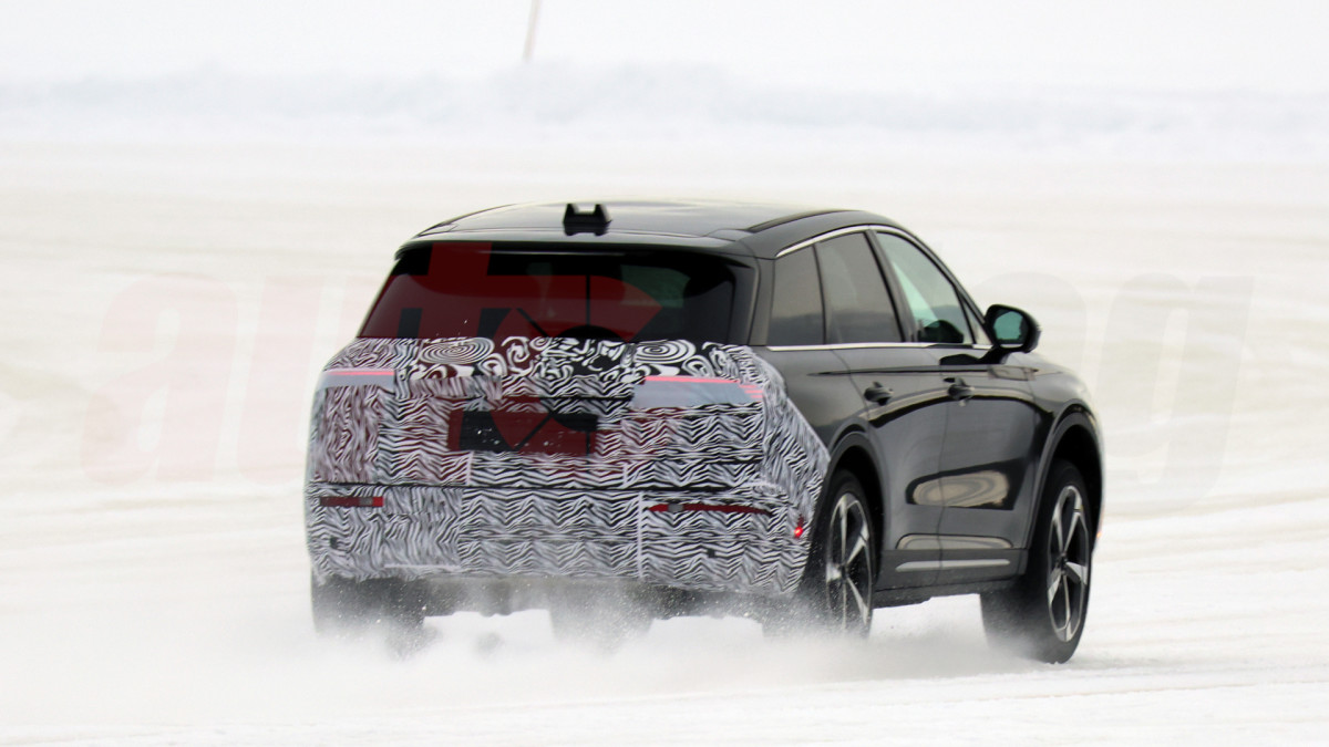 Novo visual do Lincoln Corsair espionado antes do retorno aos EUA em 2027