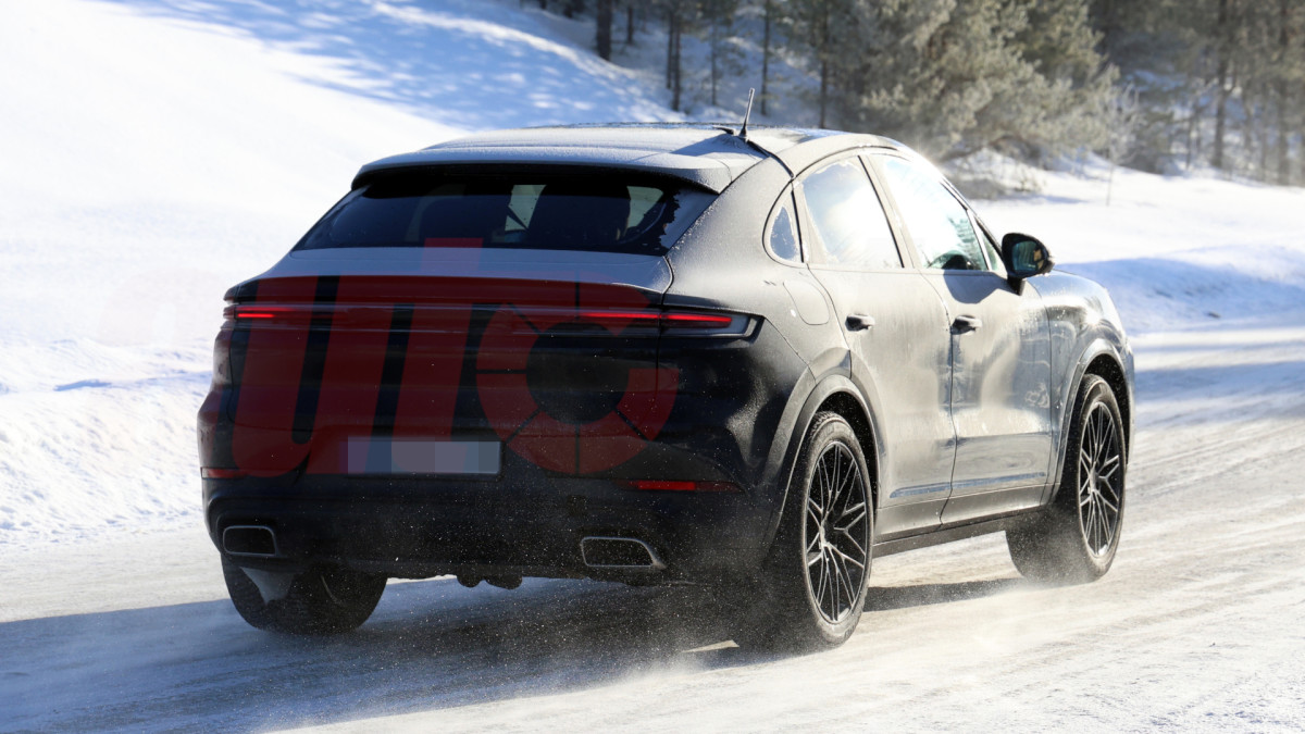 Dois Porsche Cayenne Coupes vistos parecendo quase idênticos – mas não são