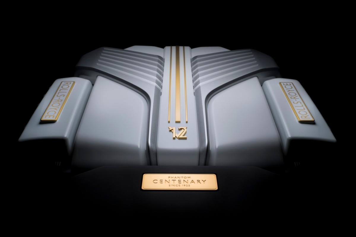 Vida longa ao V12: Rolls-Royce adia planos somente para veículos elétricos, pois a demanda do V12 se mantém forte