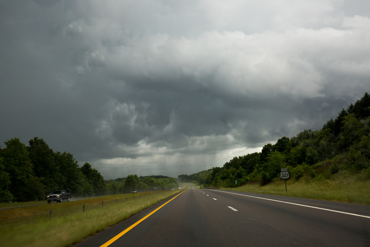 Aviso de tempestade severa: tornados, ventos de 70 MPH e granizo de 1,5 polegadas para atingir rodovias do Centro-Sul