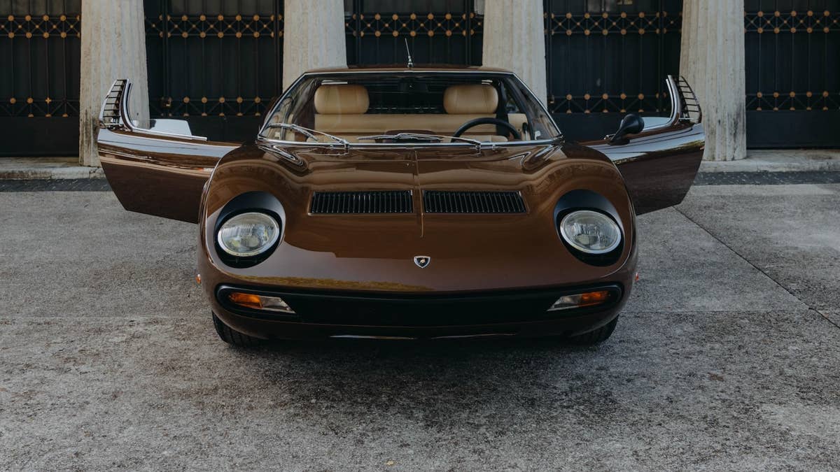 Lamborghini Miura SV restaurado à perfeição após três anos de trabalho na fábrica