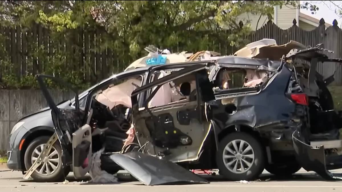 Minivan se transforma em bomba quando o motorista acende um cigarro próximo ao vazamento do tanque de propano