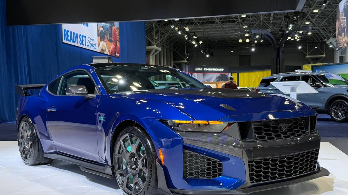 Ford Mustang Dark Horse SC embala 795 HP por uma fração do preço GTD