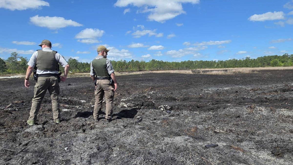 Jeep Wrangler preso provoca incêndio florestal de 20 acres na Flórida