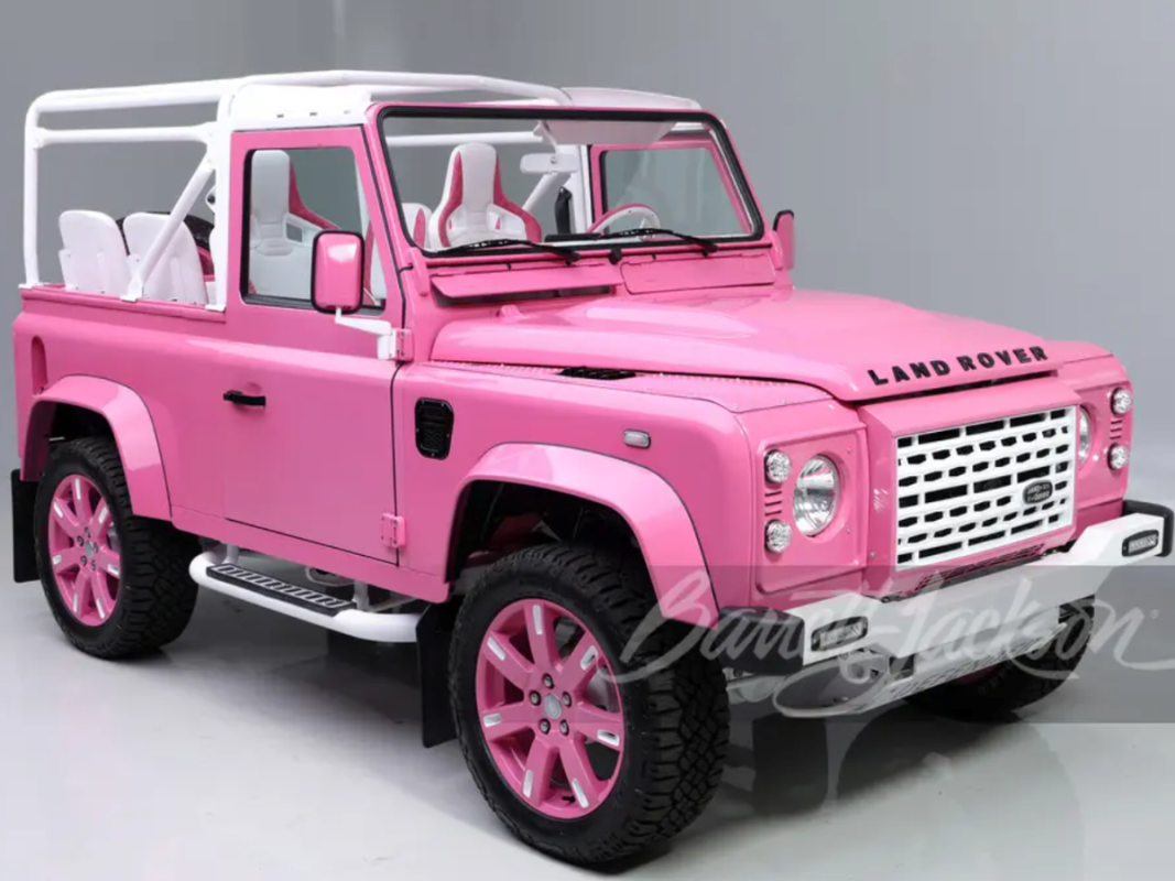 Esta Barbie Defender 90 rosa choque vai a leilão sem reservas
