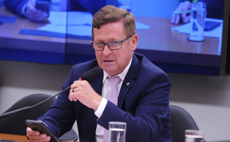 Comissão de Agricultura aprova proibição de reconstituição de leite em pó importado no país – Notícias