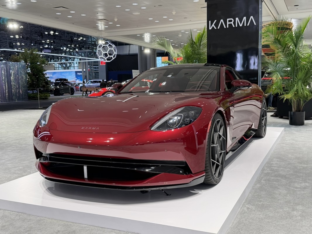 Você provavelmente perdeu este GT elétrico de 700 HP em Nova York