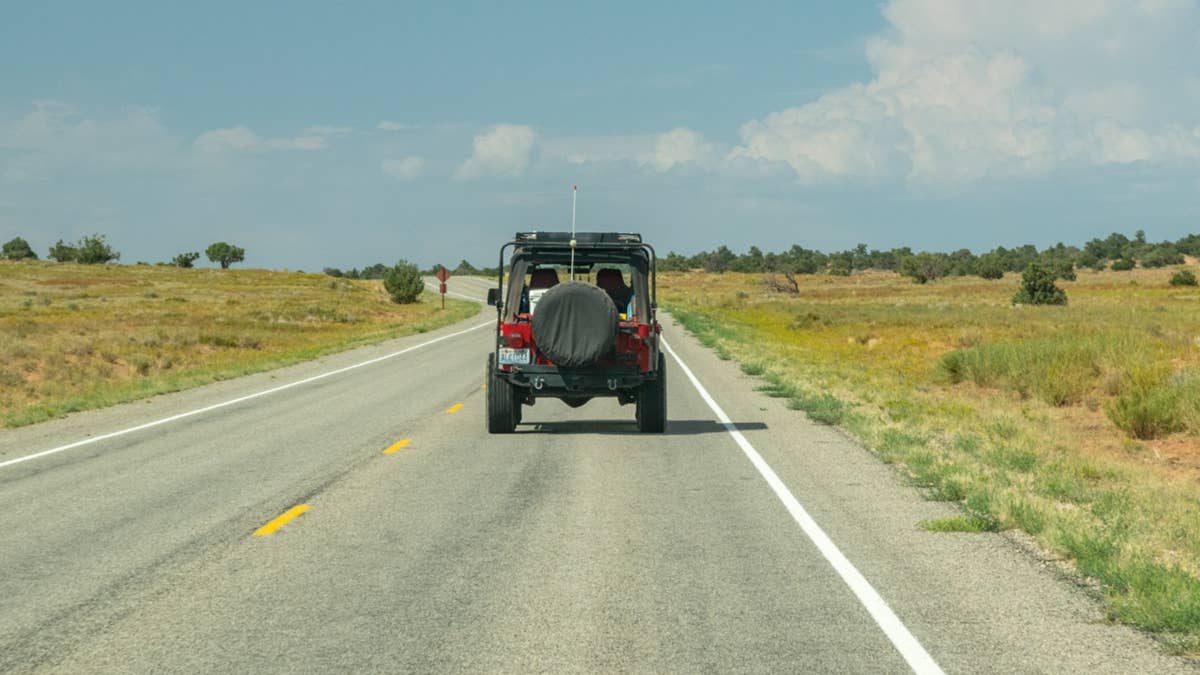 Fumaça perigosa e visibilidade quase zero na I-75 atingem a Flórida enquanto os incêndios florestais continuam