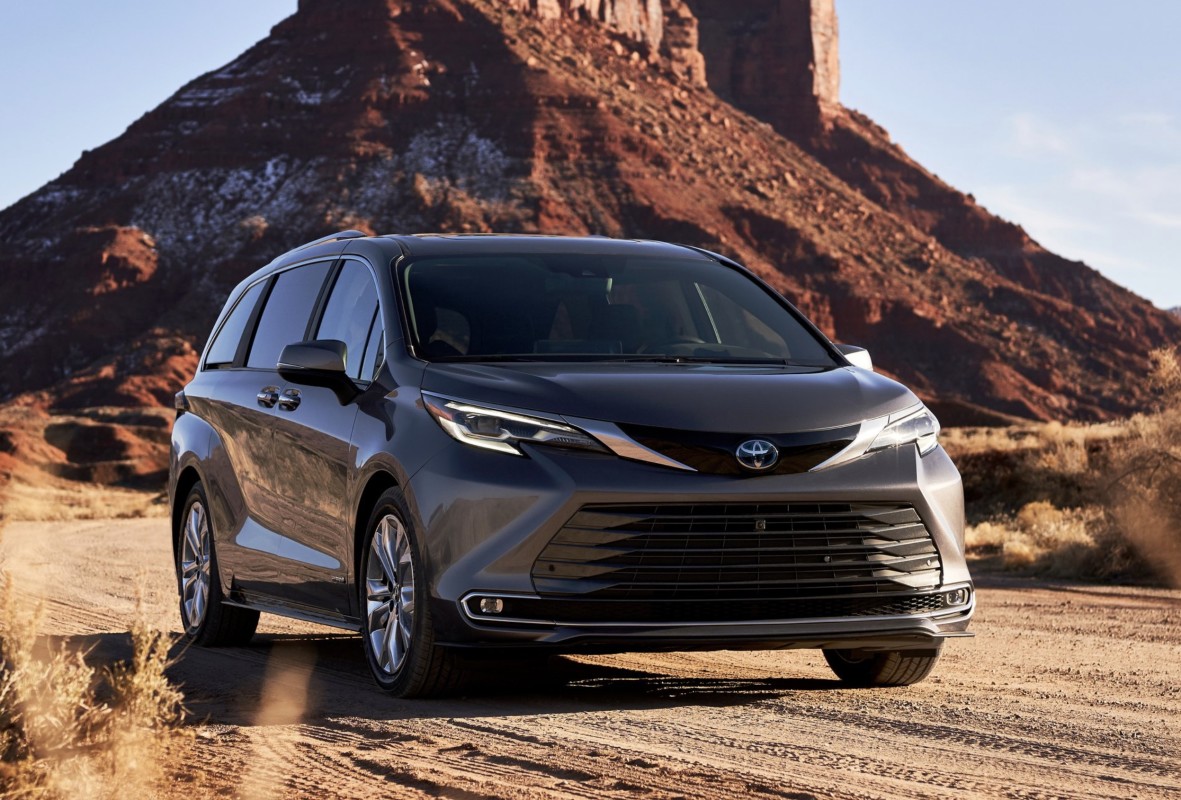 Nenhuma minivan faz parte da lista de segurança do IIHS, pois a segurança do banco traseiro fica aquém