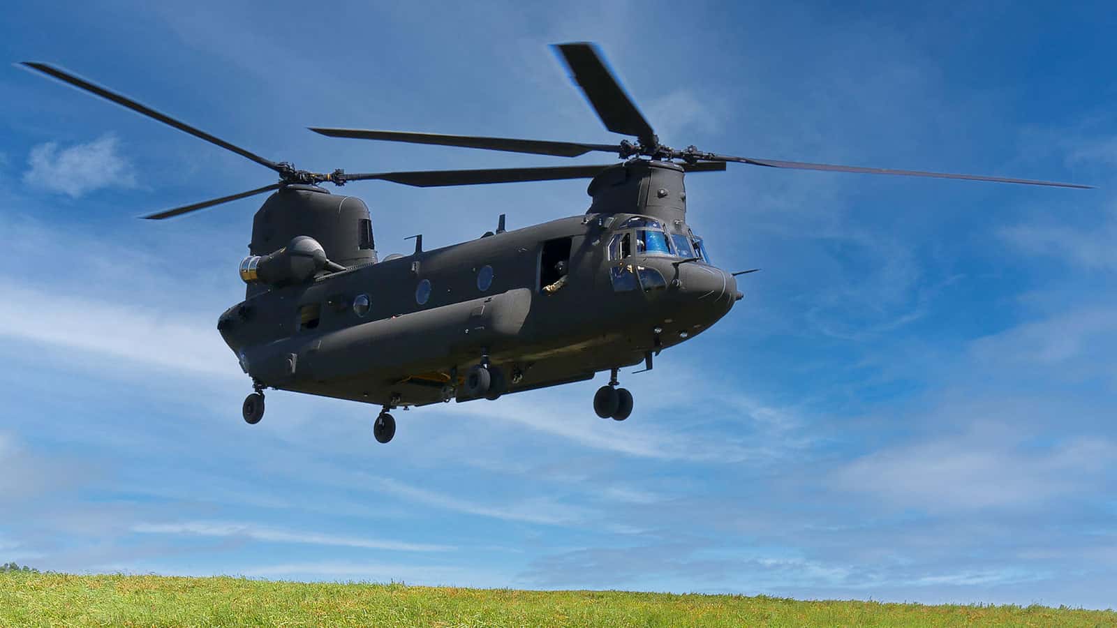 Boeing demonstra pouso autônomo do CH-47F Chinook em teste de voo recente