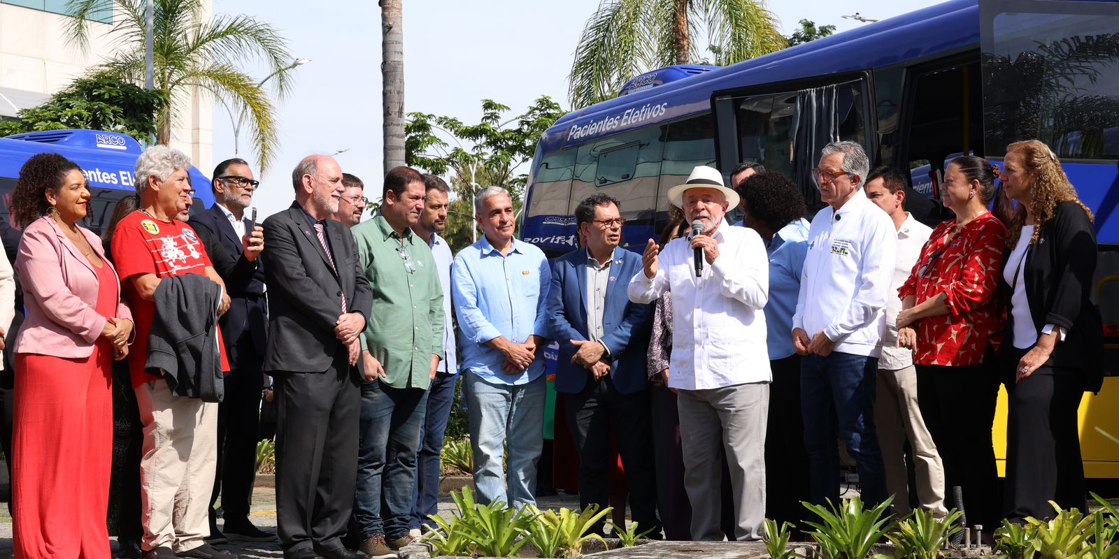 Lula pede que governador do RJ trabalhe para prender milicianos