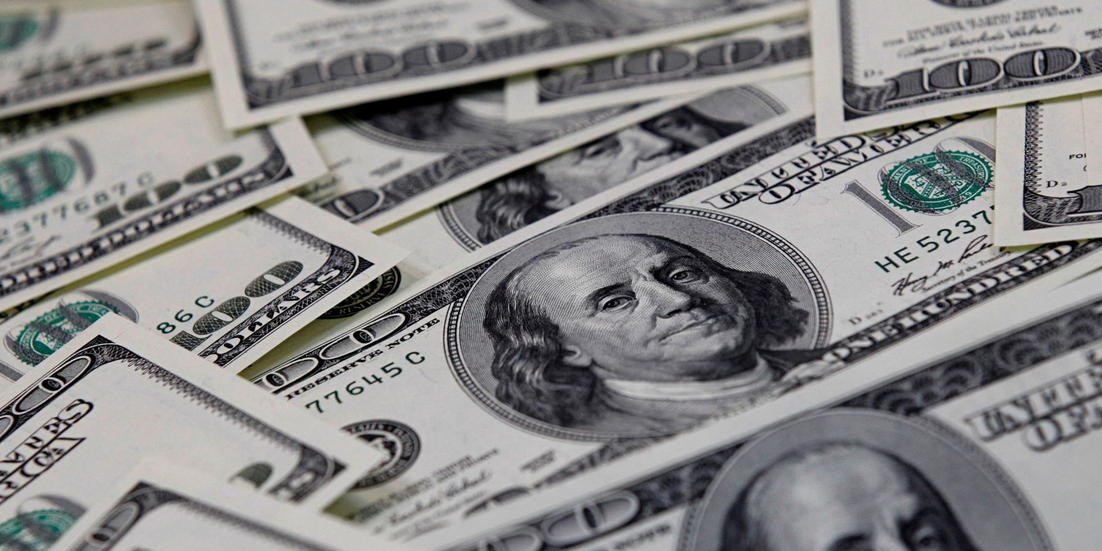 Dólar cai para R$ 4,98, e bolsa sobe em dia de alívio