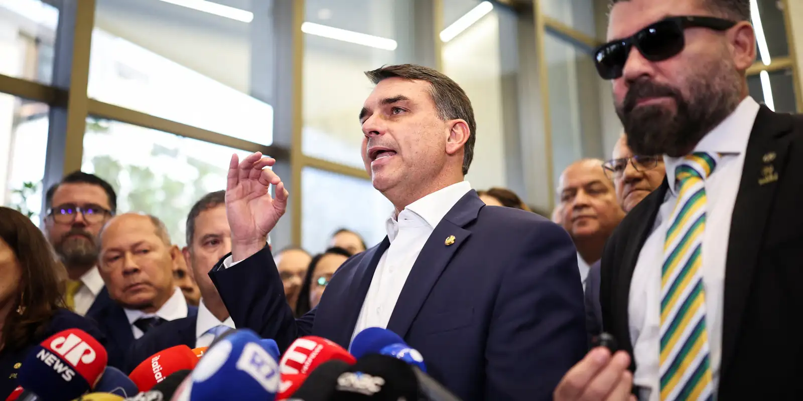 Flávio confirma encontro com Vorcaro após banqueiro ter sido preso