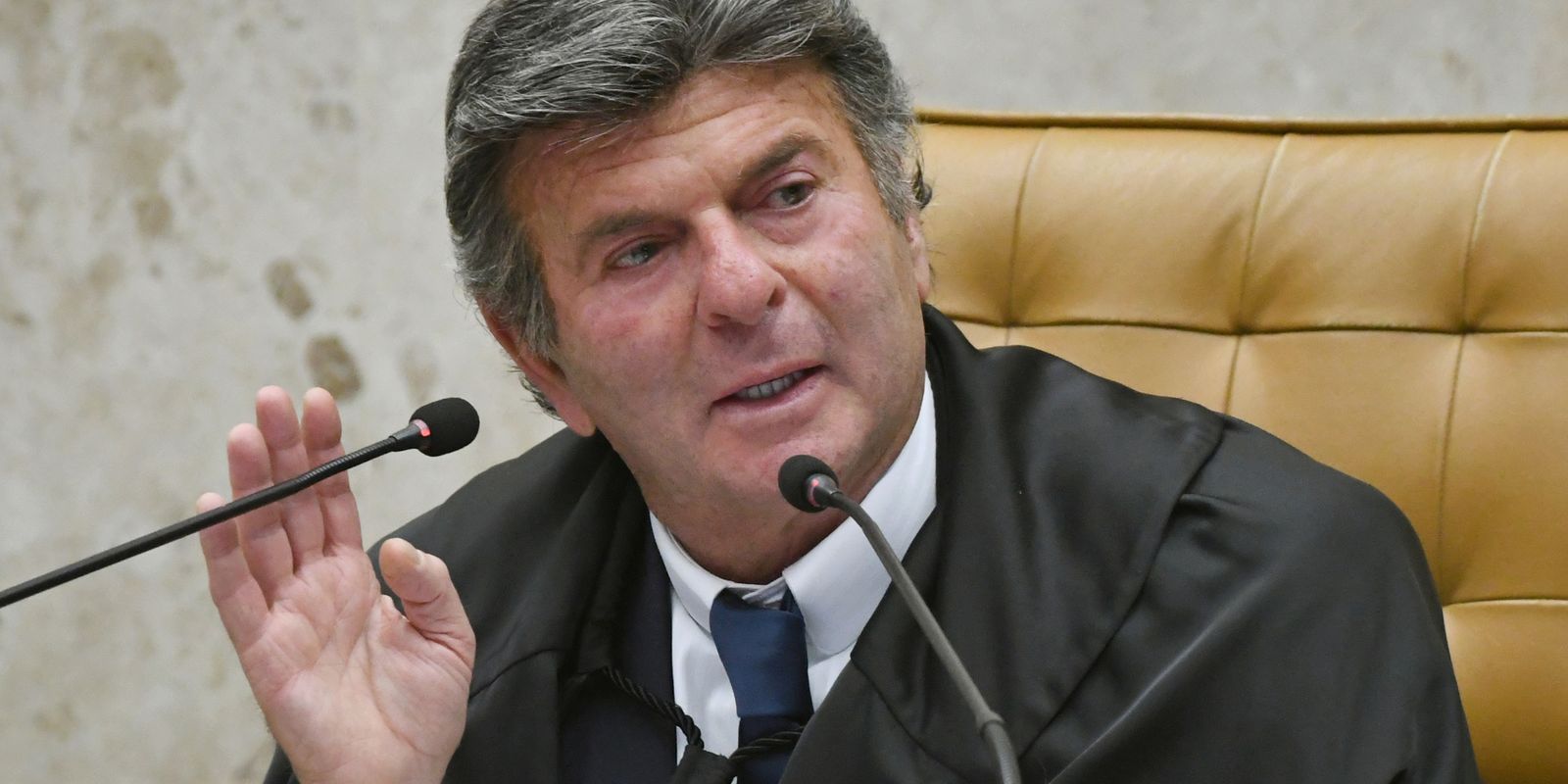 Fux vota para manter presos pai e primo de Vorcaro