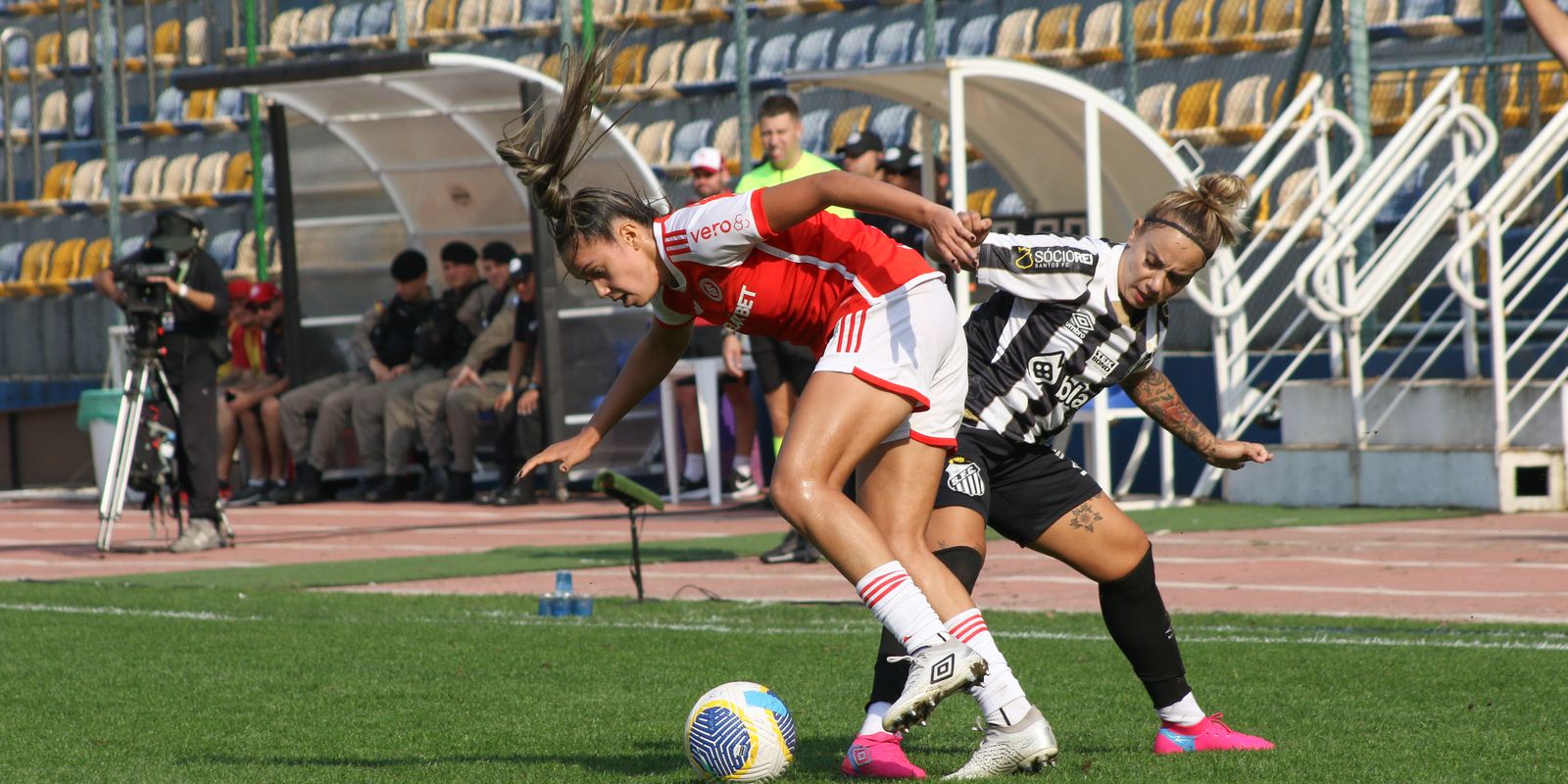 Melhor visitante, Inter enfrenta Santos pelo Brasileirão Feminino