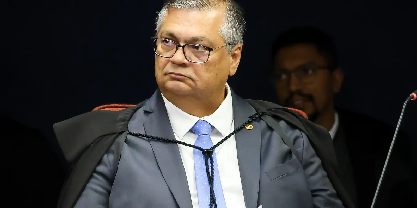Dino dá 10 dias para governo mostrar plano de combate a incêndios
