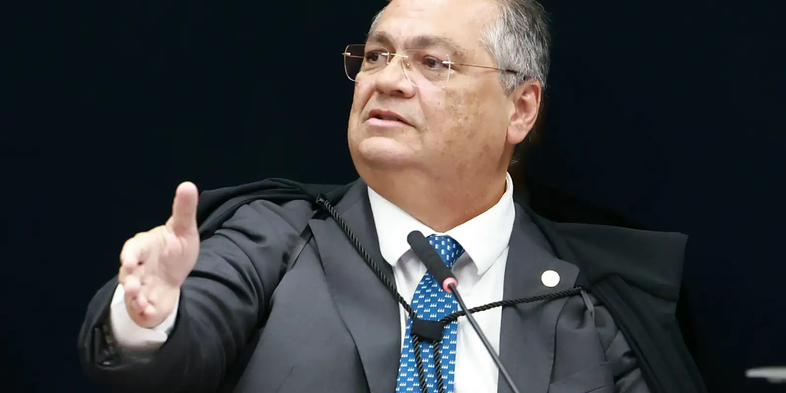 Dino nega pedido de soltura de Deolane Bezerra