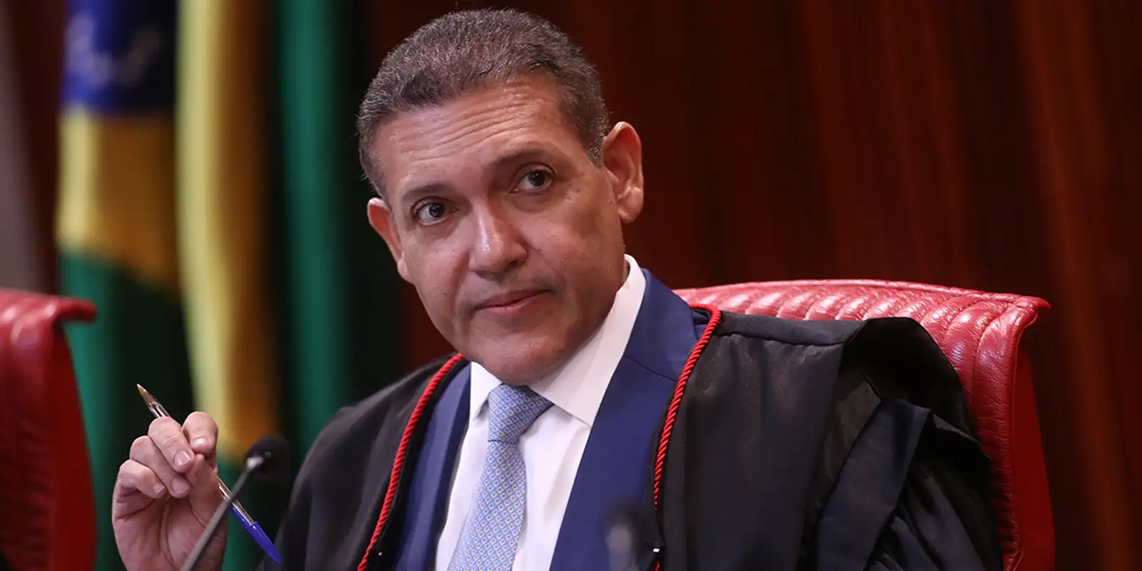 Nunes Marques toma posse na presidência do TSE e vai comandar eleições