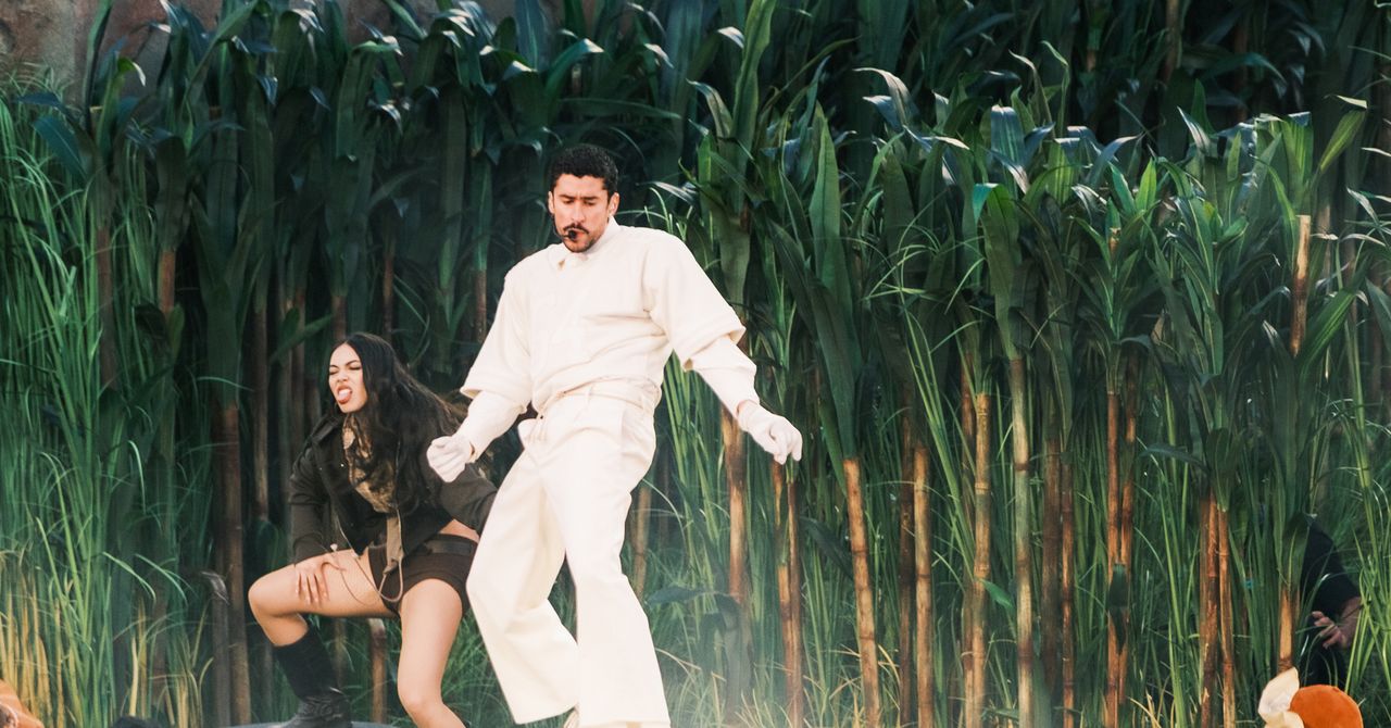 A FCC recebeu centenas de reclamações sobre o desempenho ‘vulgar’ de Bad Bunny no Super Bowl