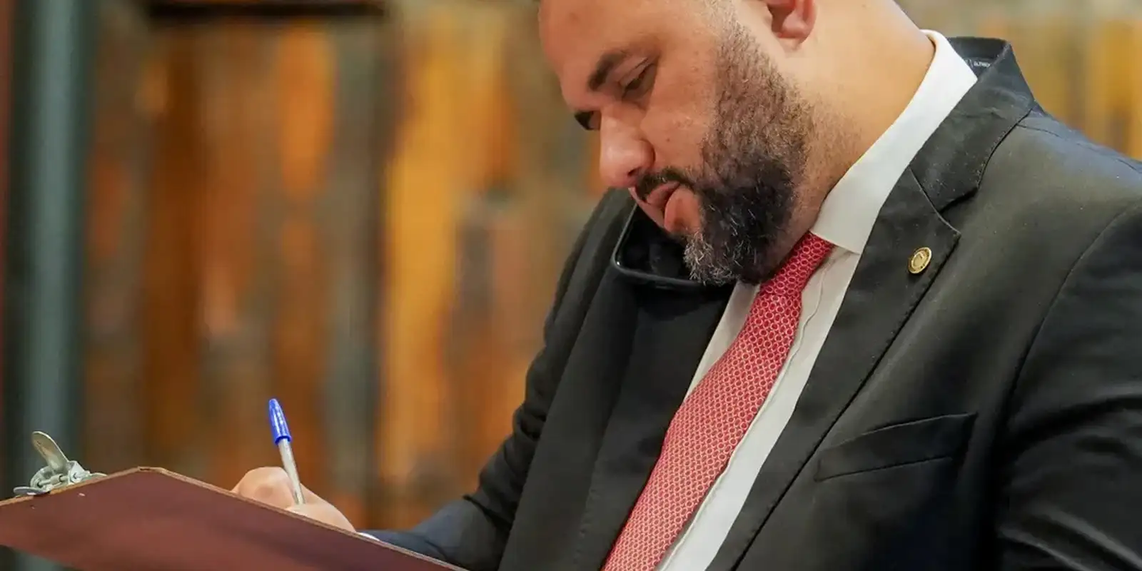 PF encontra mensagens de violência em celular de deputado preso no RJ