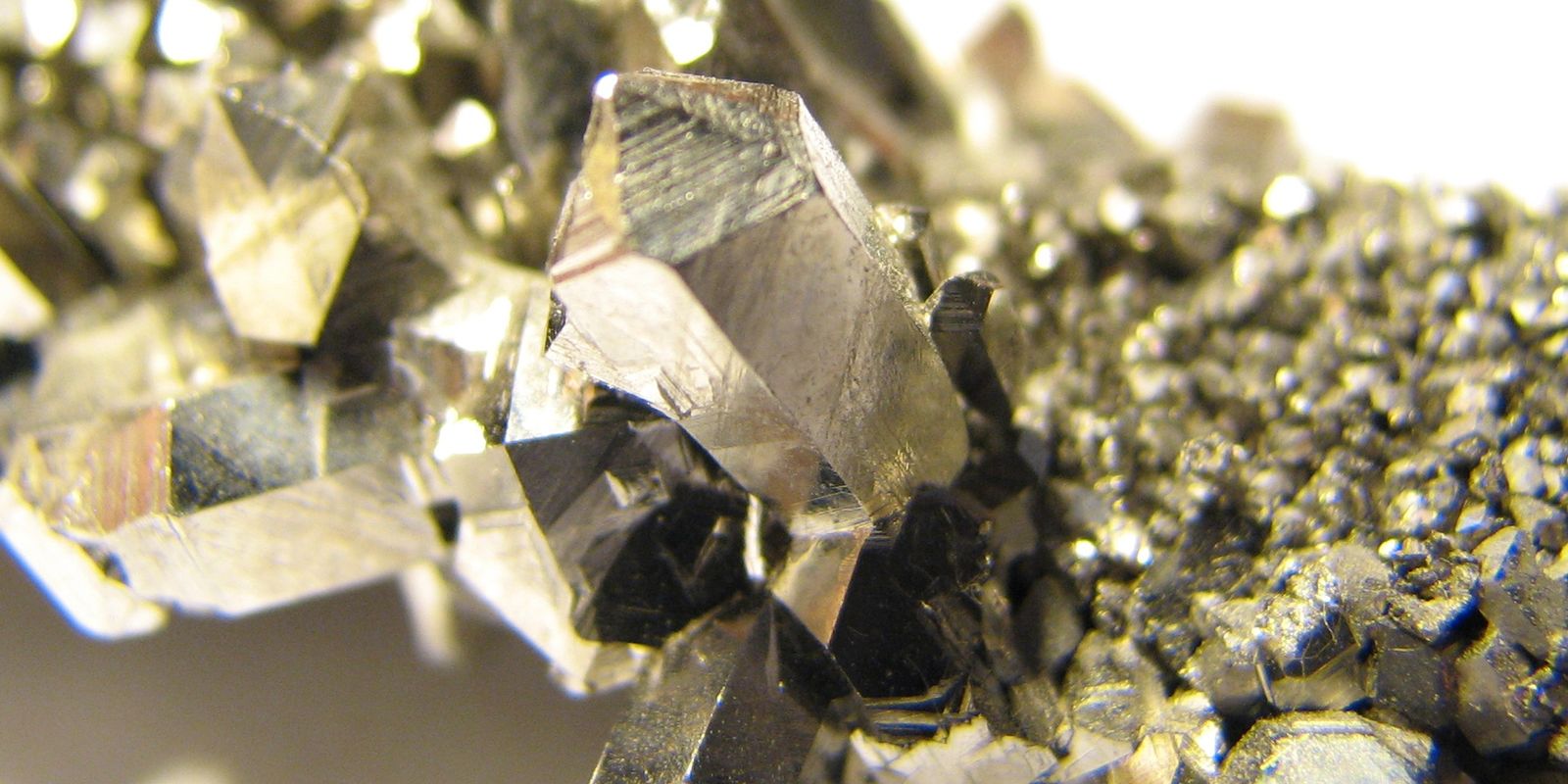 Brasil tem “vazio estratégico” em minerais críticos, diz especialista