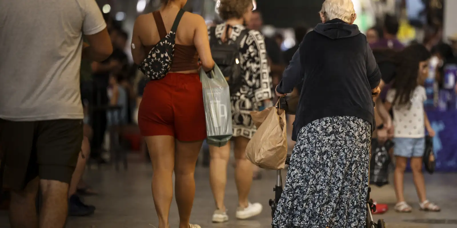 Defeitos em calçadas fazem 42% dos idosos terem medo de cair