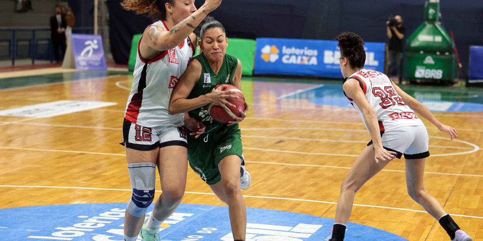 Sesi Araraquara vence o Cerrado e encosta na liderança da LBF