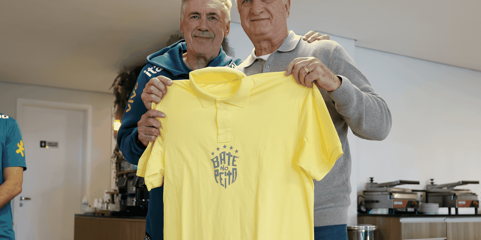 Pentacampeão com a seleção, Felipão é homenageado na Granja Comary