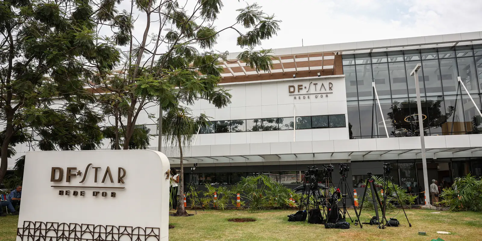 Cirurgia no ombro de Bolsonaro ocorreu sem intercorrências, diz equipe