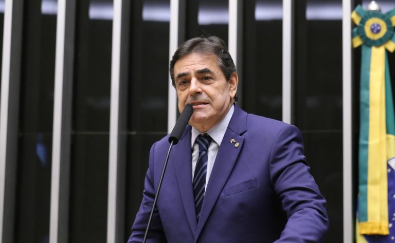 Comissão aprova projeto que proíbe venda de leite em pó importado reconstituído como leite líquido – Notícias