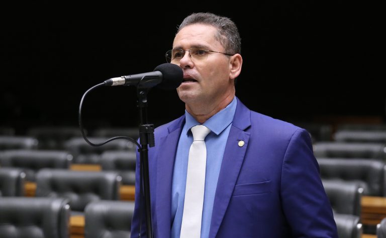 Comissão aprova regra para barrar entrada de estrangeiro sem documento válido – Notícias