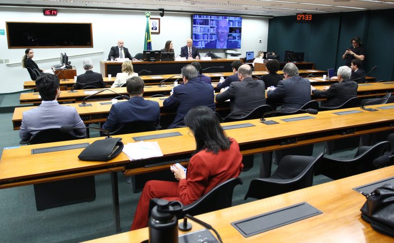 Setor empresarial pede redução de encargos trabalhistas e critica fim da escala 6×1 – Notícias