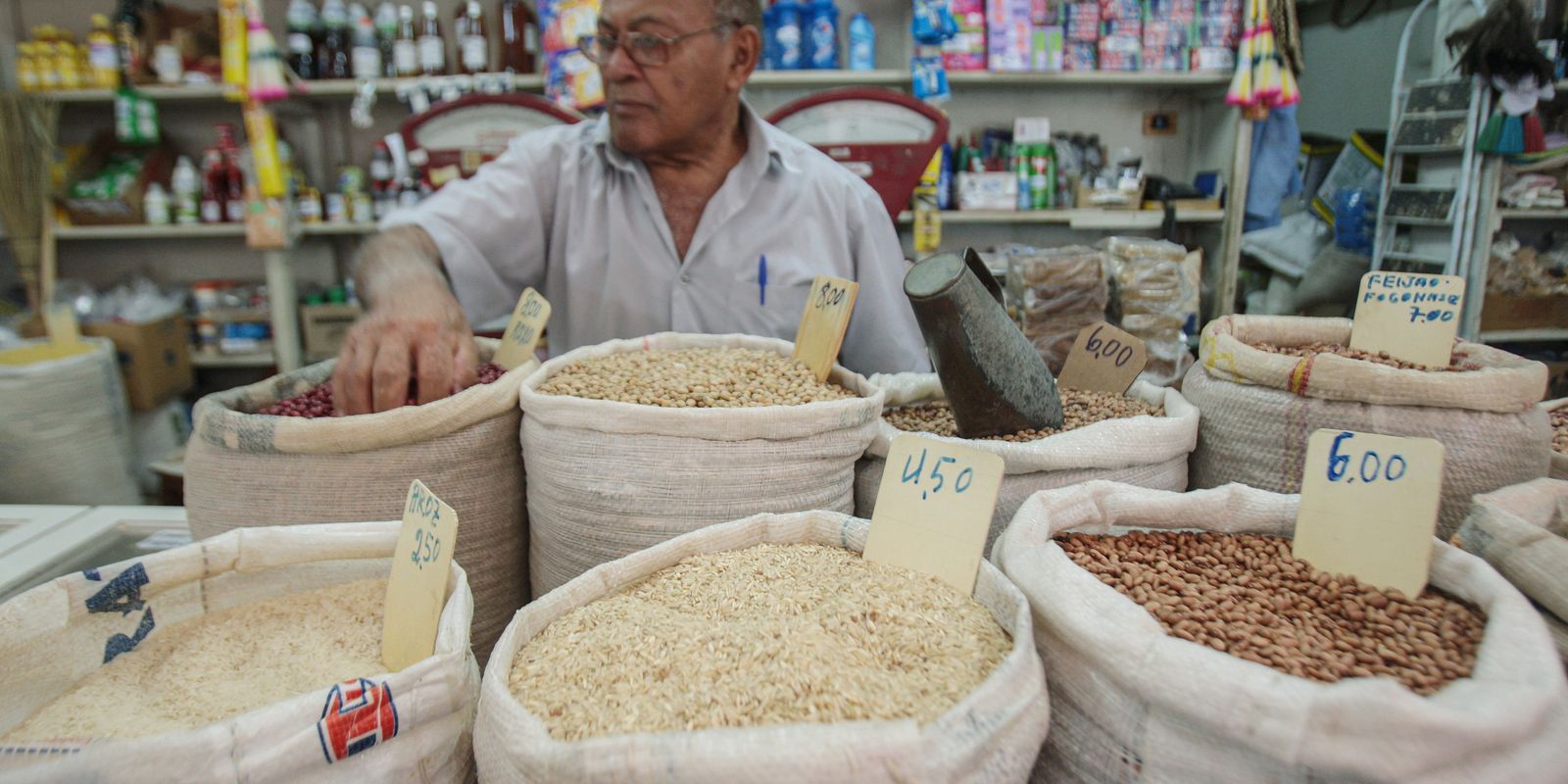 Mercado eleva previsão da inflação para 4,89% este ano