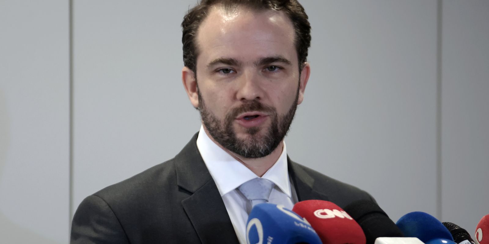 Durigan defende taxação de ultrarricos em agenda do G7