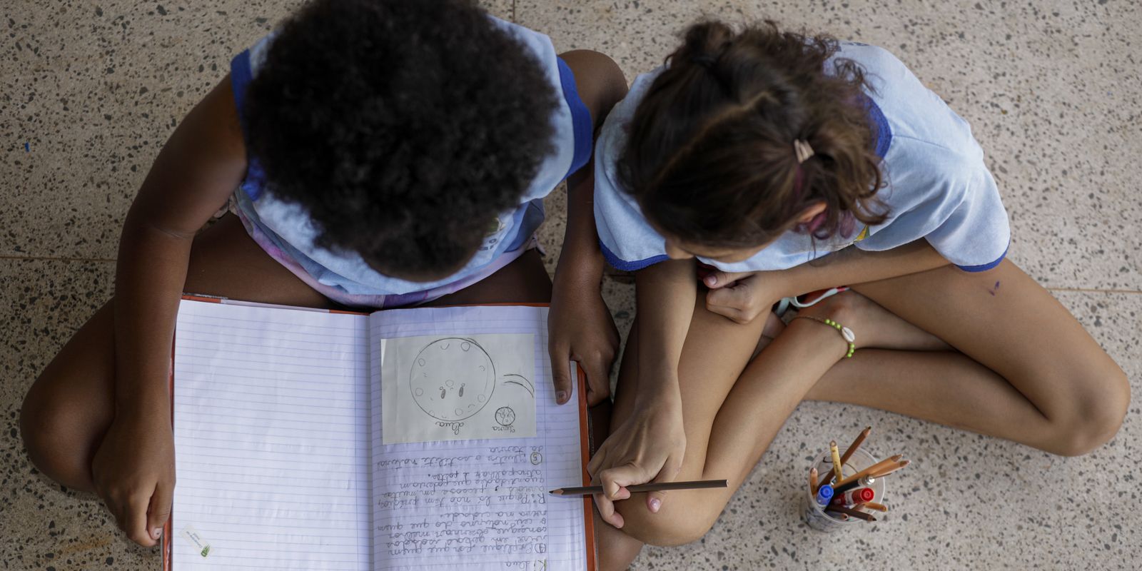 Metade dos estudantes não vê debate antirracista na escola, diz estudo