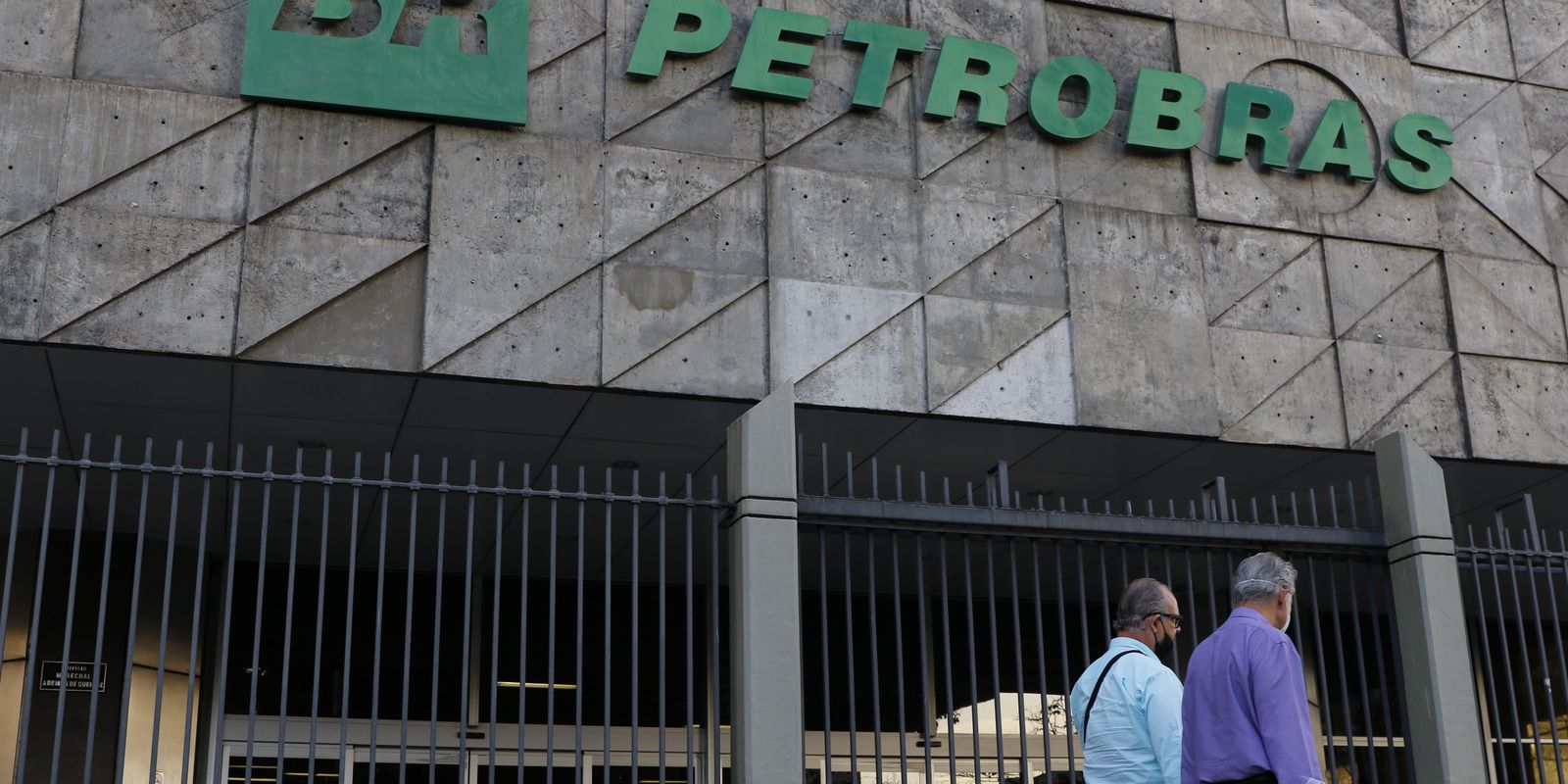 Petrobras bate novo recorde na produção de barris de petróleo e gás