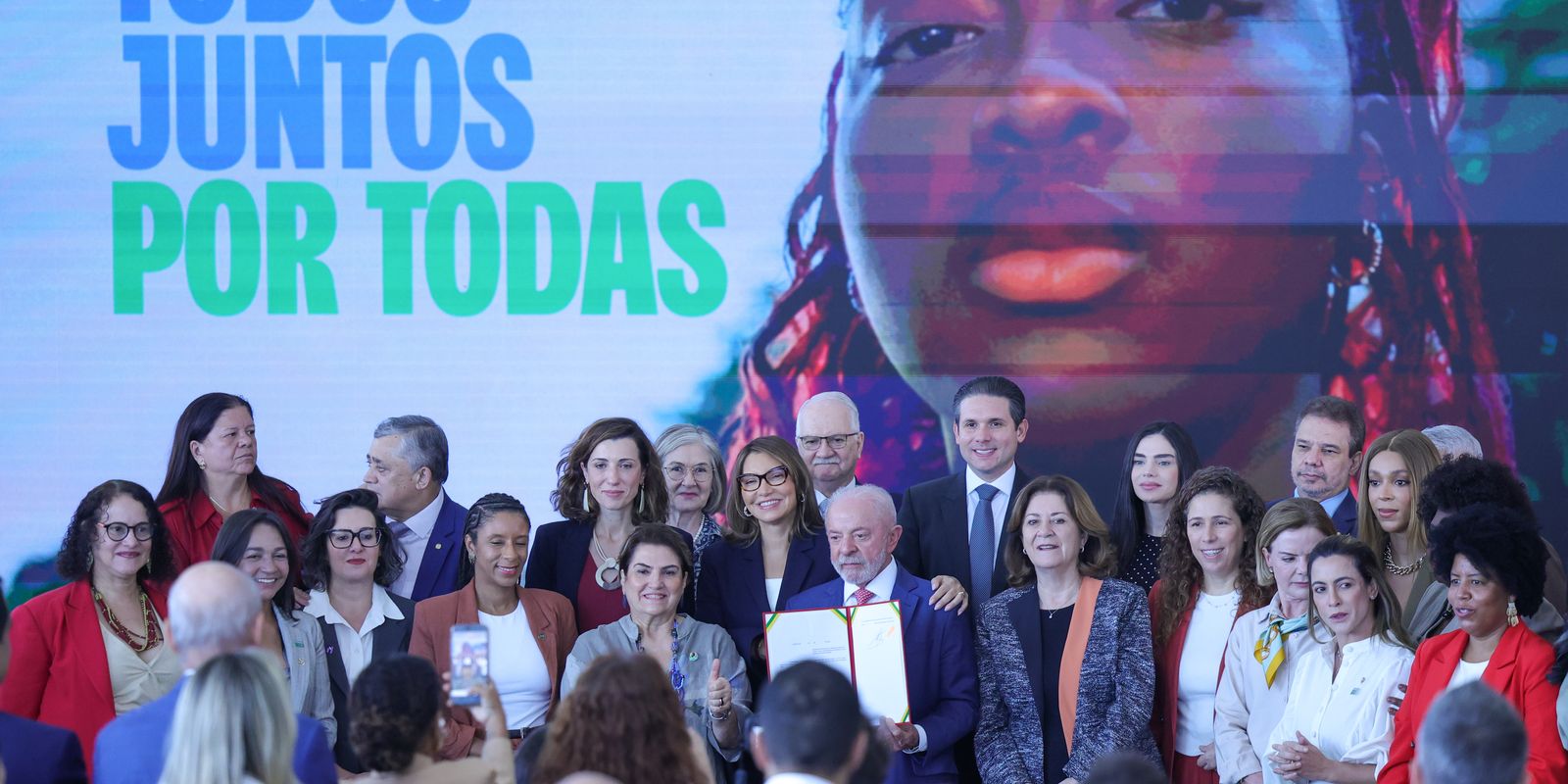 Novas medidas do governo reforçam proteção das mulheres na internet