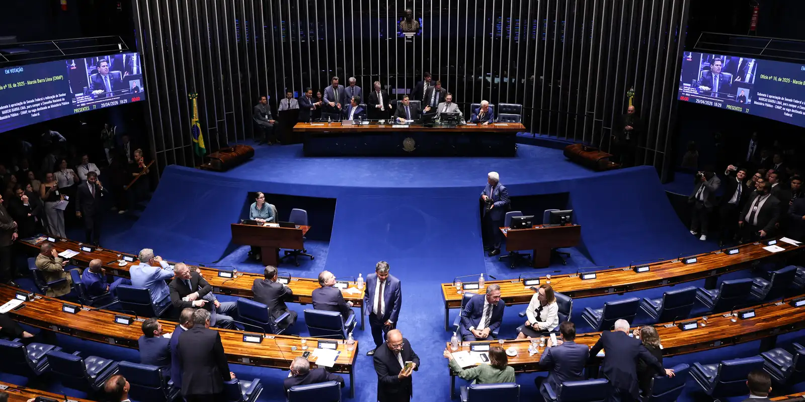 Alcolumbre trava tramitação da PEC do fim da 6×1 no Senado
