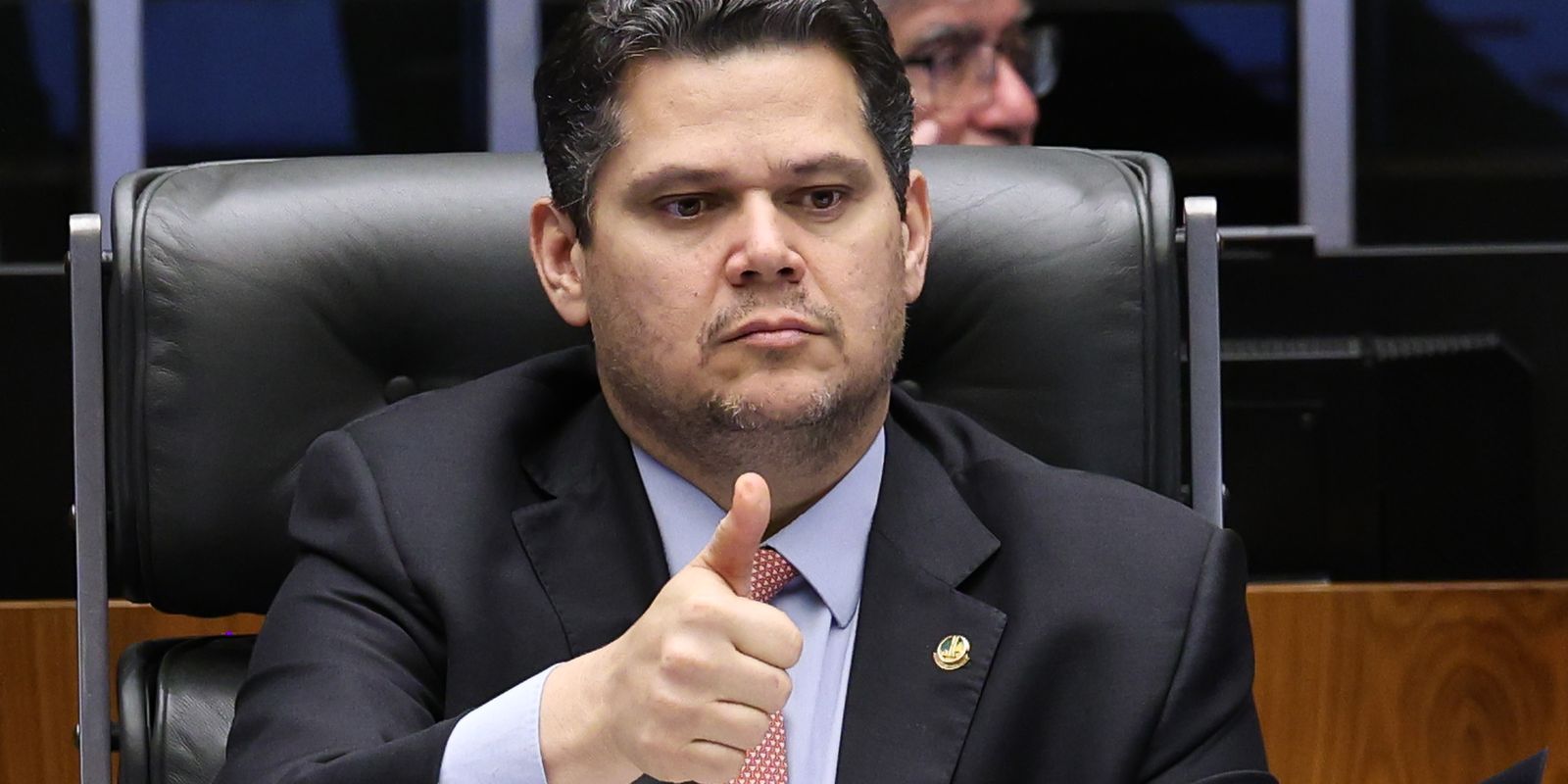 Alcolumbre sugere “melhorar” 6×1 e quer passar PEC por comissões