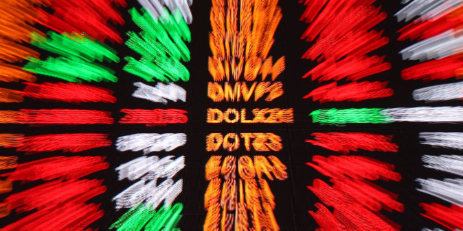 Bolsa sobe 1,16%, e dólar cai para R$ 5, apesar de medida dos EUA