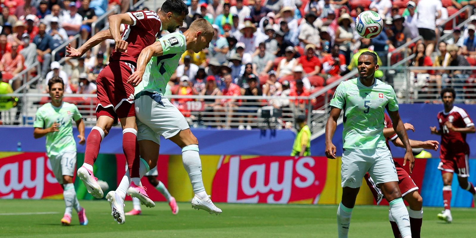 Suíça desperdiça chances e Catar arranca empate no fim pelo Grupo B