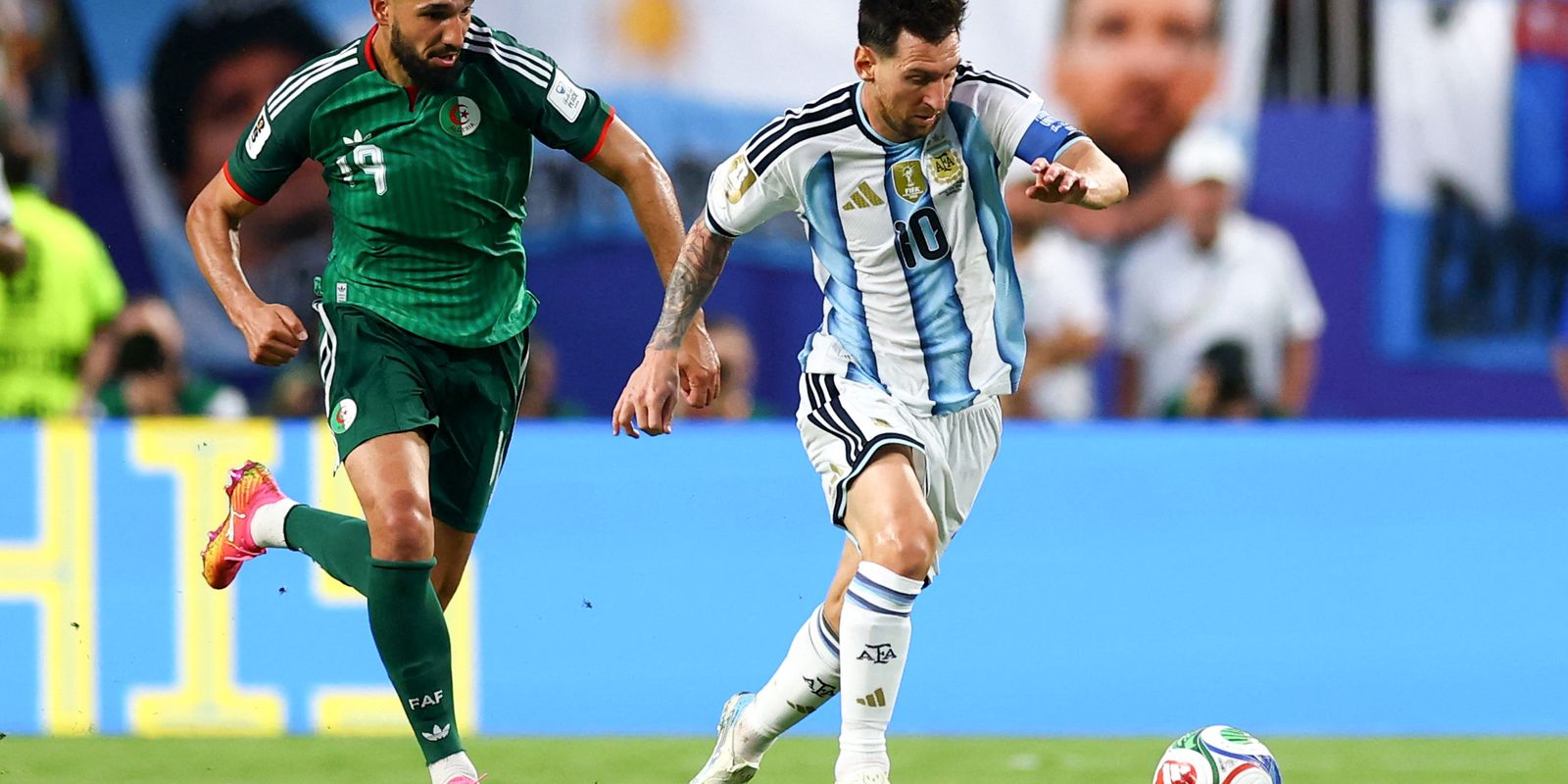 Messi vira maior artilheiro das copas e lidera Argentina em estreia
