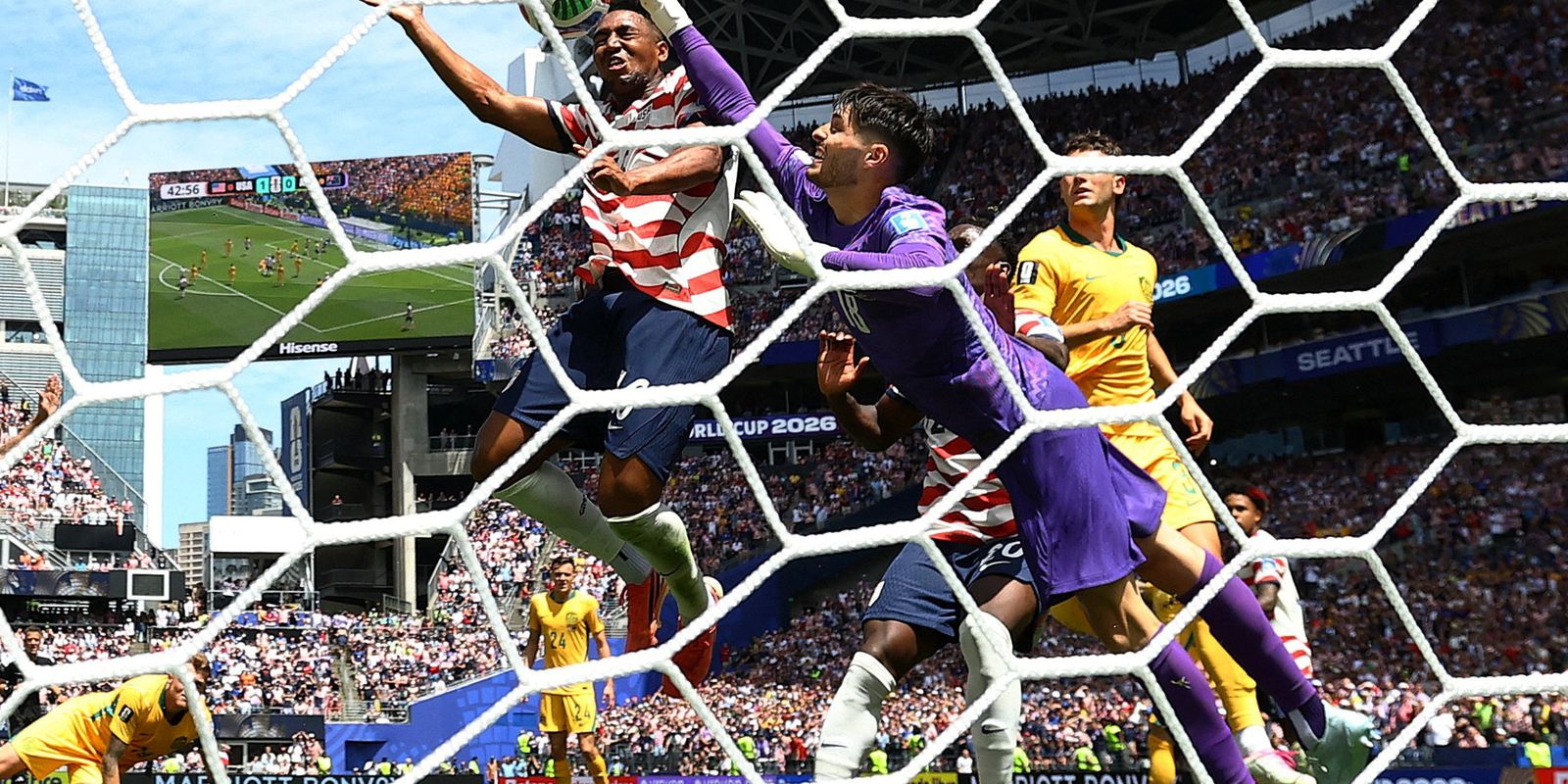 Estados Unidos bate a Austrália e fica perto da classificação
