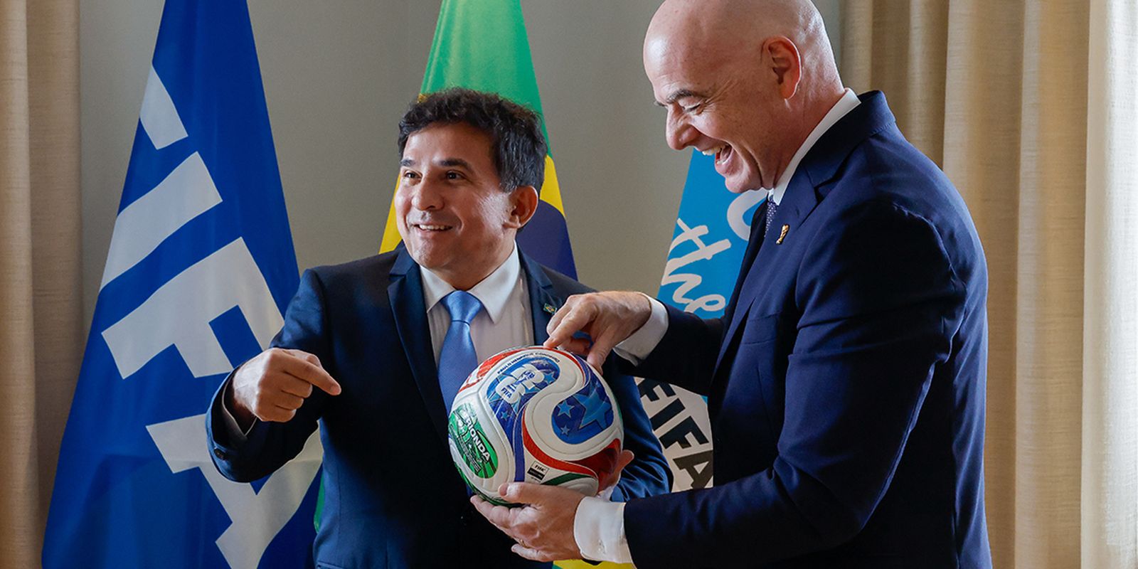 Ministro do Esporte entrega marco regulatório da Copa Feminina à Fifa