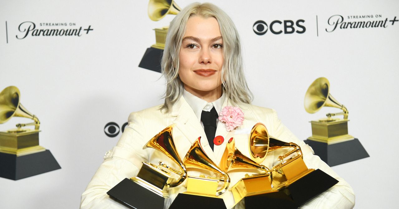 Phoebe Bridgers abandonou a Internet para divulgar suas novas músicas. Está funcionando